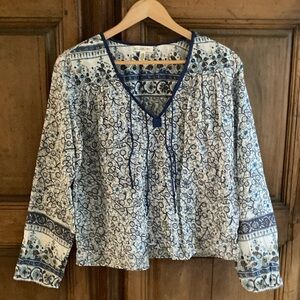Billabong boho casual floral blouse blue/white, lightweight, women’s medium.
